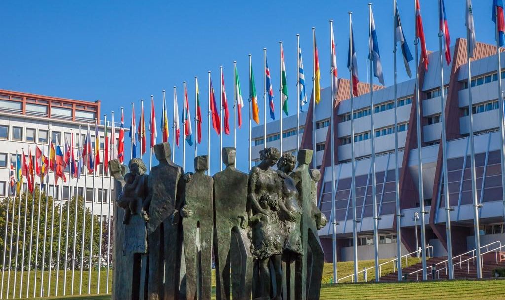 Drapeau devant le conseil d'Europe de Strasbourg