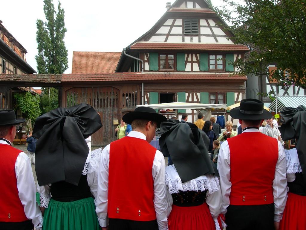 Réunion d'Alsacien à Strasbourg lors de la route de la choucroute